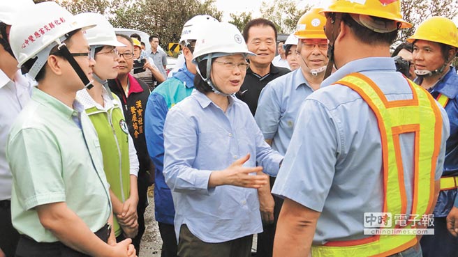 蔡英文林全勘灾专注台电 台媒：修补关系？