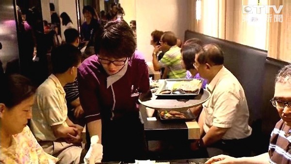 “一例一休”版“劳基法”新制出现休息日排班无法出勤却还得扣薪的争议