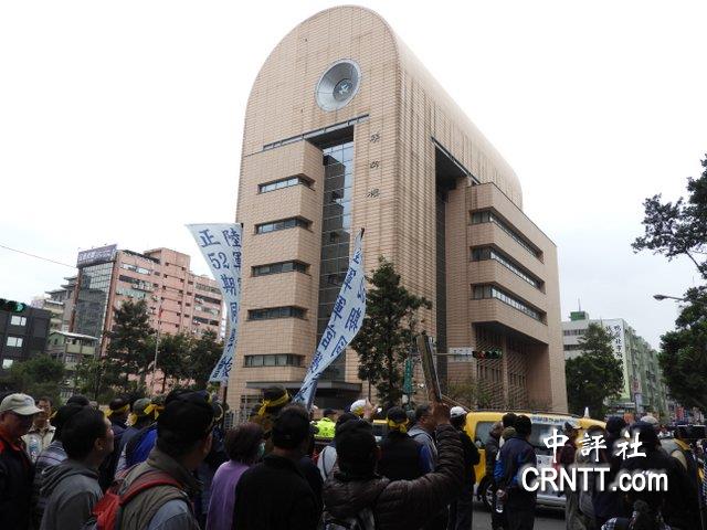 港媒：台湾军系游行群众绕行“立法院”高喊反“台独”