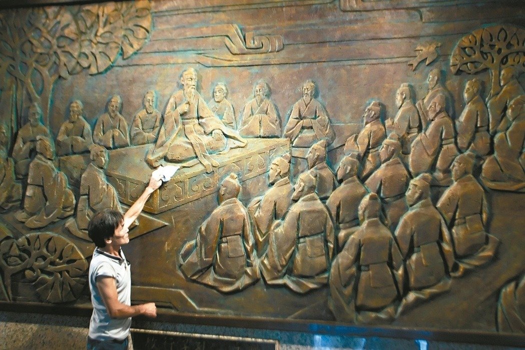 孔子也被转型？台北故宫展览拟删“至圣先师”