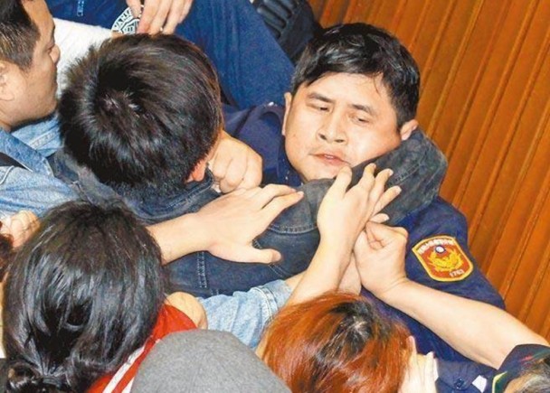 台学者对"太阳花"无罪气愤难平:看这些司法官怎么掰