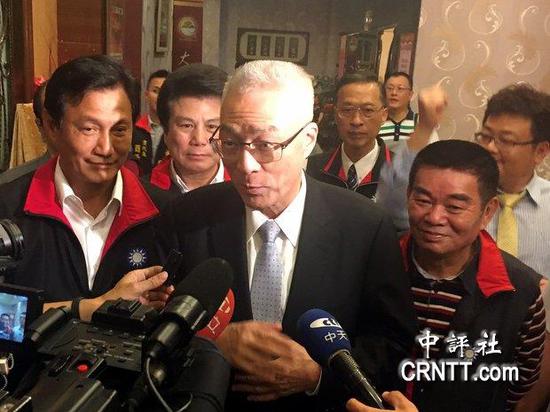 吴敦义接受媒体采访
