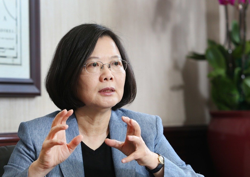 蔡英文执政周年狂找政绩 被怼晒推翻"九二共识"CP值