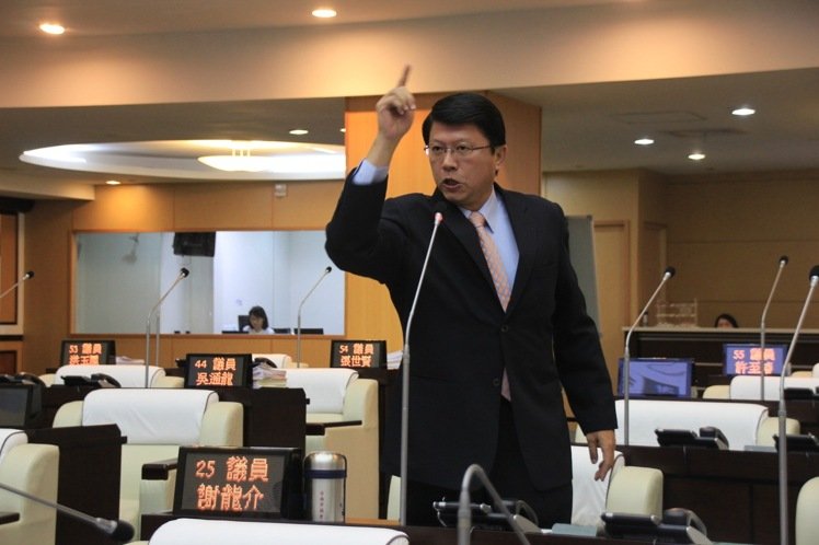谢龙介