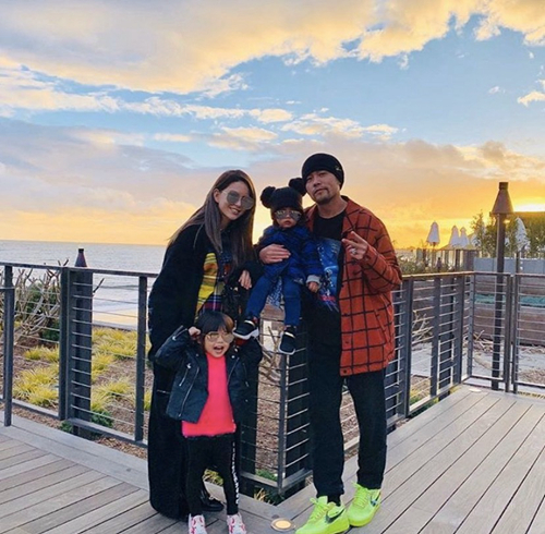 周杰伦一家四口温馨的照片,总会让网友,粉丝赞叹: