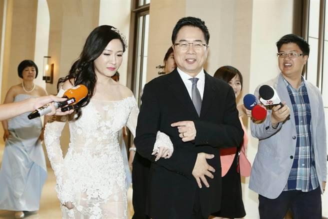 蔡正元迎娶小19岁妻子 连胜文夫妇到场献祝福(图)