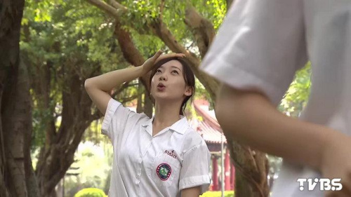 团队拍摄台湾高校女生制服年鉴记录萌俏丽（图）