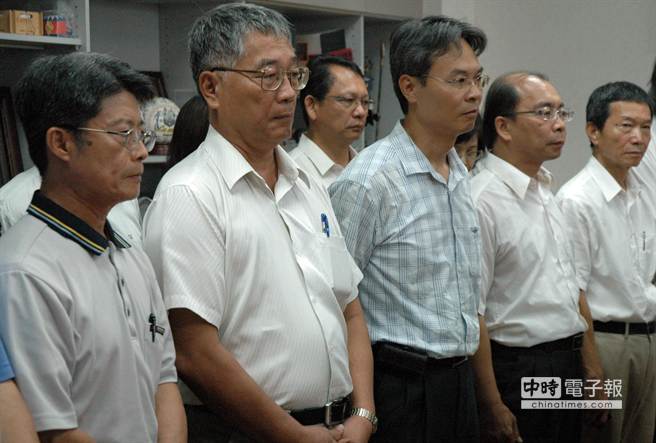 屏东县政府为馊油案负责，5位相关局、处长已请辞获准
