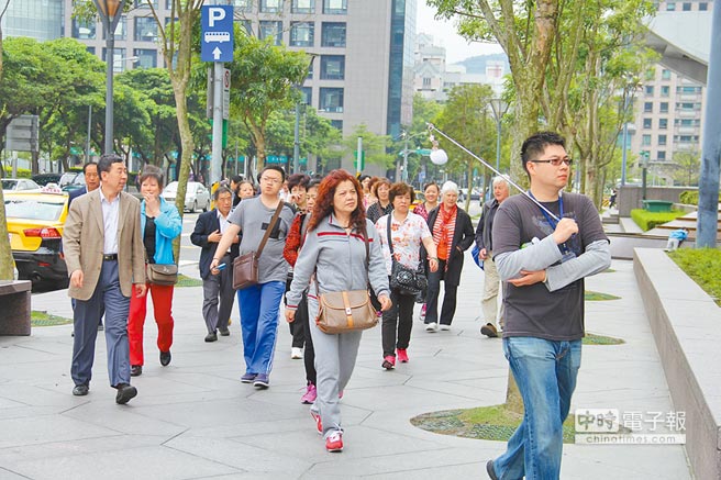 2008年开放大陆民众赴台观光至今，赴台陆客年年成长，观光外汇收入也屡创新高。（中时电子报图 李锌铜摄）