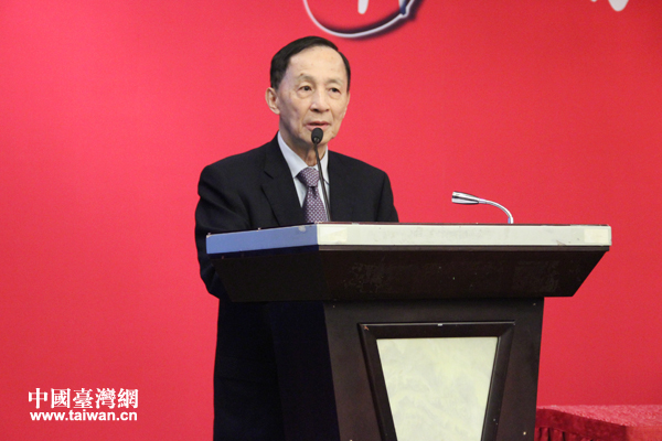 台湾二十一世纪基金会董事长高育仁出席论坛开幕式并致辞。
