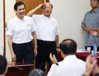 马英九胡志强两人身穿同款T恤为台中选举造势