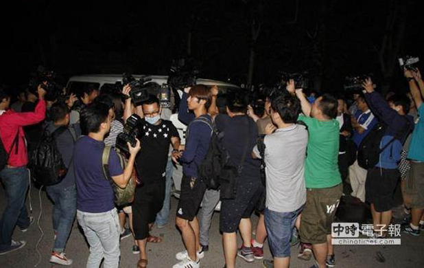 两岸三地大批媒体现场守候