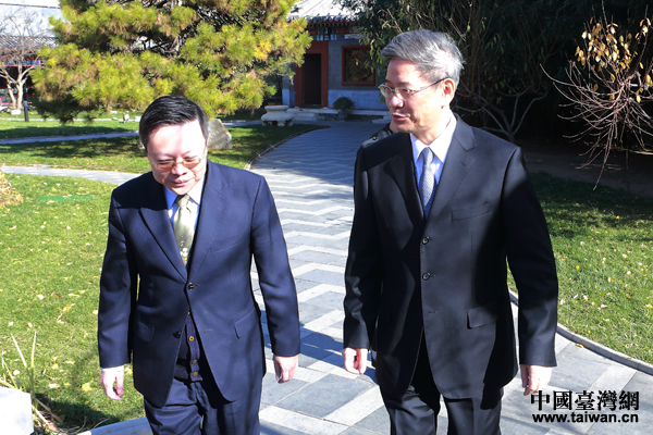 国台办主任张志军12日在北京与台湾方面陆委会主委王郁琦会面