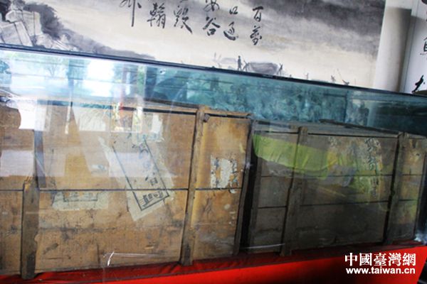 当初保存文物的存储木箱。（中国台湾网 宣玲玲 摄）