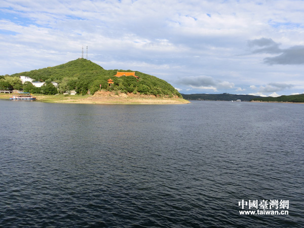 镜泊湖景色（中国台湾网 王文英 摄）