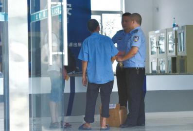 农户轻信电视购物 花4万种新品种人参结出菜籽