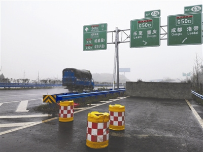 高速指路牌“超前预告”误导司机 官方称尽快修正