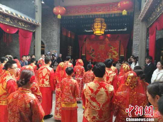 佛山百年嫁娶屋中办集体婚礼再现岭南传统婚俗