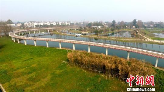 成都建成“空中绿道”吸引众市民骑游（图）