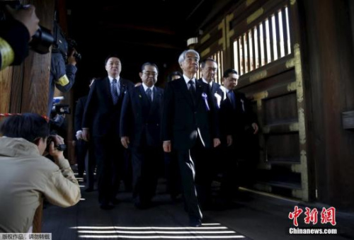 安倍的权宜之计:日本战败日,不拜靖国神社