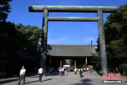 安倍的权宜之计:日本战败日,不拜靖国神社