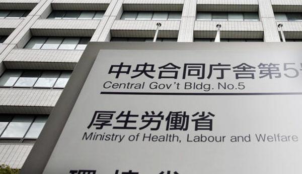 日本厚生劳动省的报告表明，共有3695家企业违反劳动标准关系法，占总数71.4%。