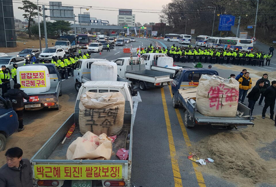 韩国农民大集合参加反对总统朴槿惠集会