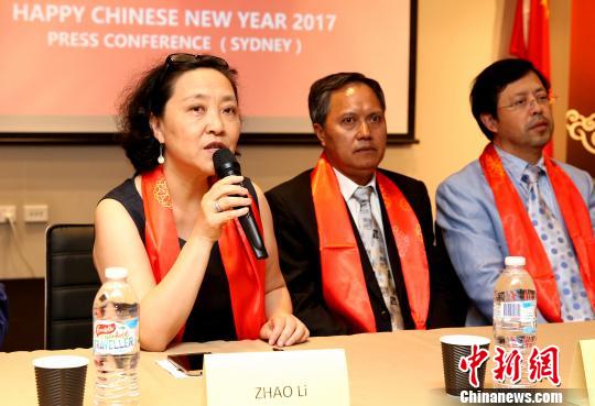 悉尼中国文化中心主任赵立主持发布会。　赖海隆 摄