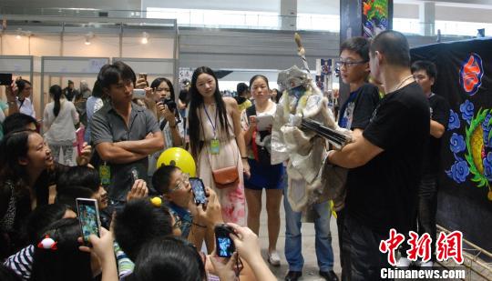台湾传统布袋戏内地演出 山城动漫迷热捧