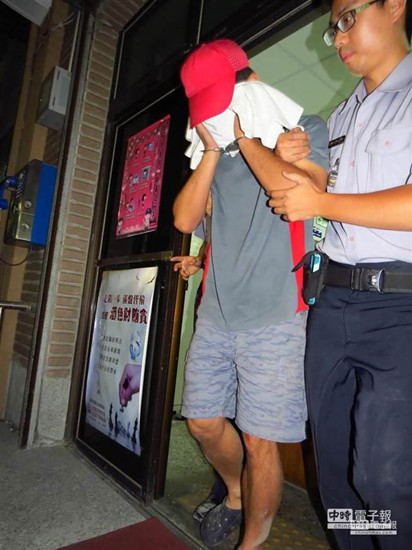 台湾乐园粉尘爆炸男子趁乱打劫被抓获（图）