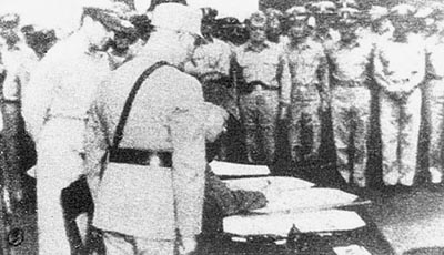 1945��9��2�� �ձ�ǩ��������Ͷ����