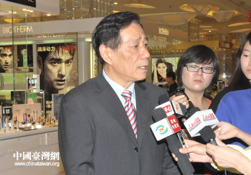 河南记者进台企系列访谈活动走进丹尼斯百货
