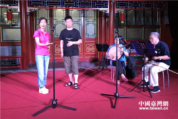 北京市民为京台青年表演京剧《四郎探母》 北京市民为京台青年表演京剧《四郎探母》