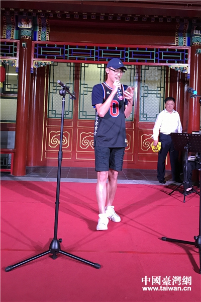 台湾青年卢九太即兴演唱歌曲 台湾青年卢九太即兴演唱歌曲