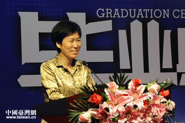 杭州市台办主任梁建华在毕业典礼上致辞