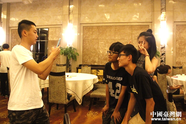 "情漫海峡·爱聚两岸"青年学生联欢会在京举行_滚图_中国台湾网