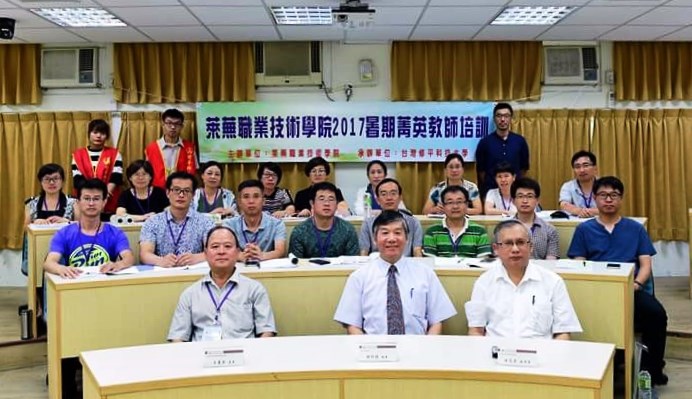 ����ְҵ����ѧԺ��֯רҵ��ʦ��̨��ѵȡ�û����ɹ�