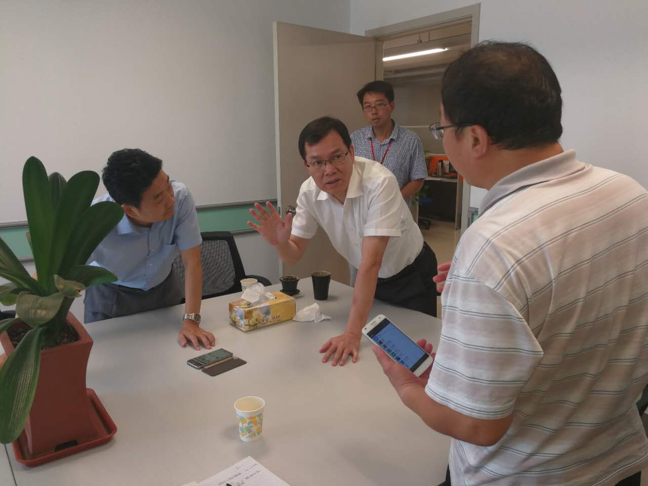 济南市历下区台办走访大润发华北区总部