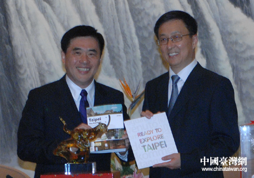 中共上海市委副书记,市长韩正会见台北市长郝龙斌(上海台办 葛凤章 摄