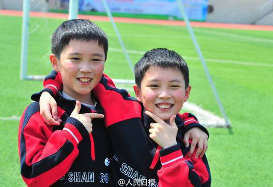 长沙26对双胞胎扎堆一所学校 老师以物辨人(图)