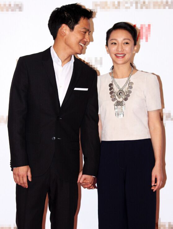 周迅携老公甜蜜亮相台湾时尚精品活动图