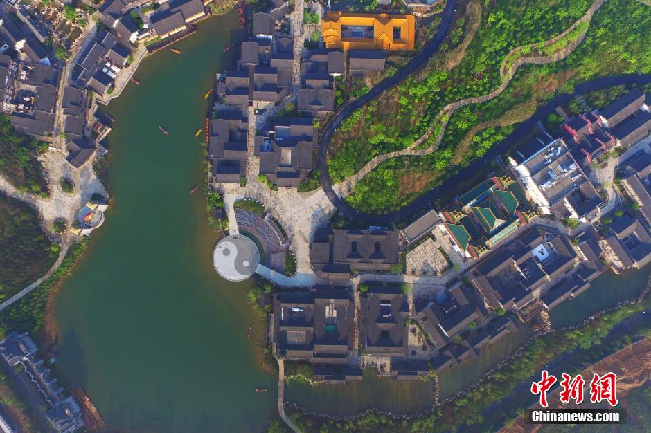 航拍"东方盐湖城"湖光山色
