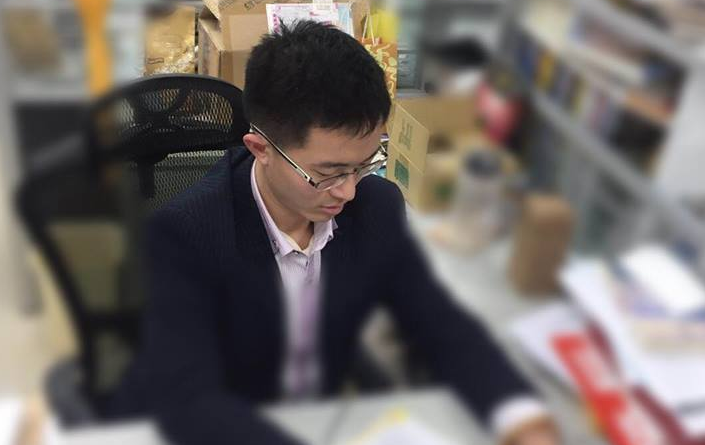 侯汉廷自爆:上厕所都被跟随 一般民众如何求救? 侯汉廷自爆:上厕所都被跟随 一般民众如何求救?