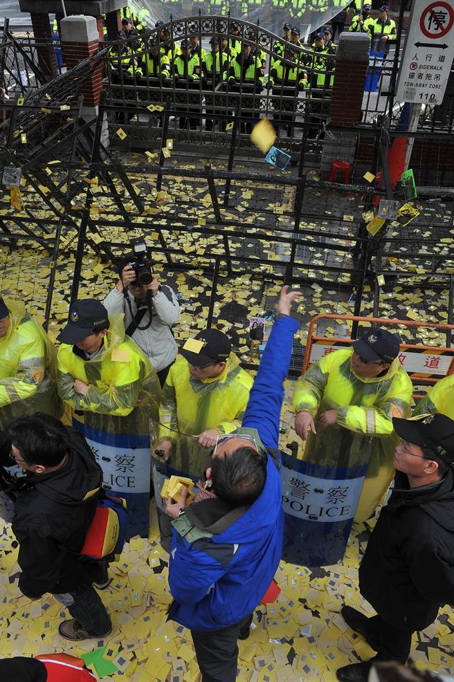 台湾劳团:"劳基法"已死,将用选票唾弃民进党