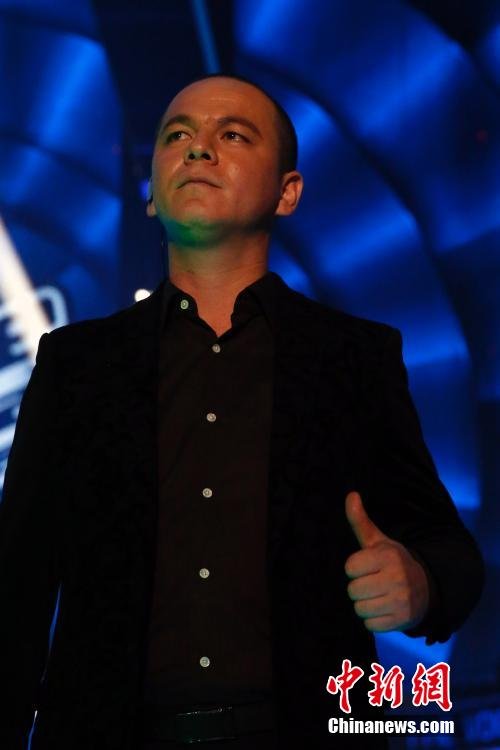 张碧晨好声音夺冠 邓超变"跑男"踢馆_头条图片_中国台湾网