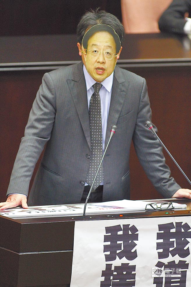 据台湾《中国时报》报道,台"立法院"昨天召开"全院委员会"审查"倒阁案