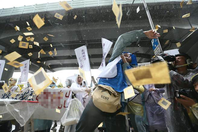 台当局推"一例一休"出现时间疏失 国民党批不负责