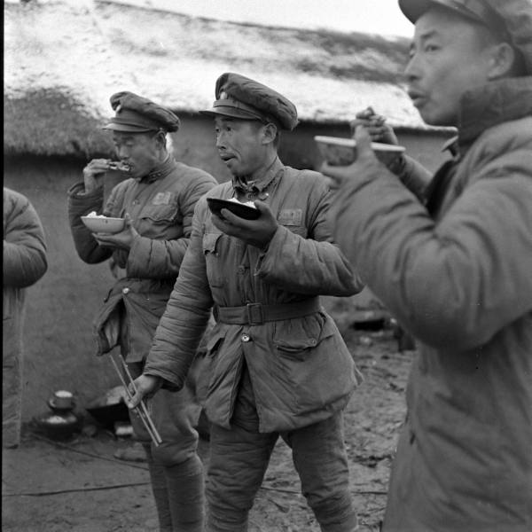 美国记者拍内战时国民党军何止一个惨字组图