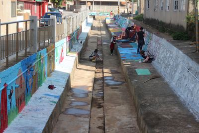 金门青年彩绘大水沟再造盘山生命力(图)