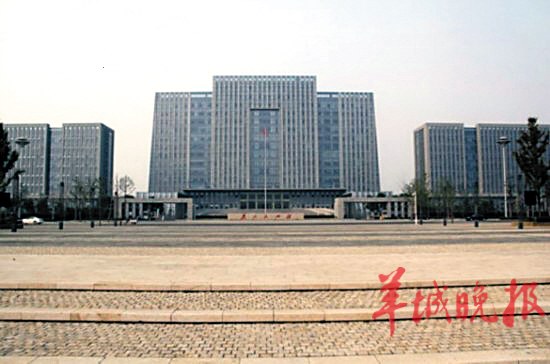 江苏沛县政府大楼造价过亿元 领导办公室配双人床